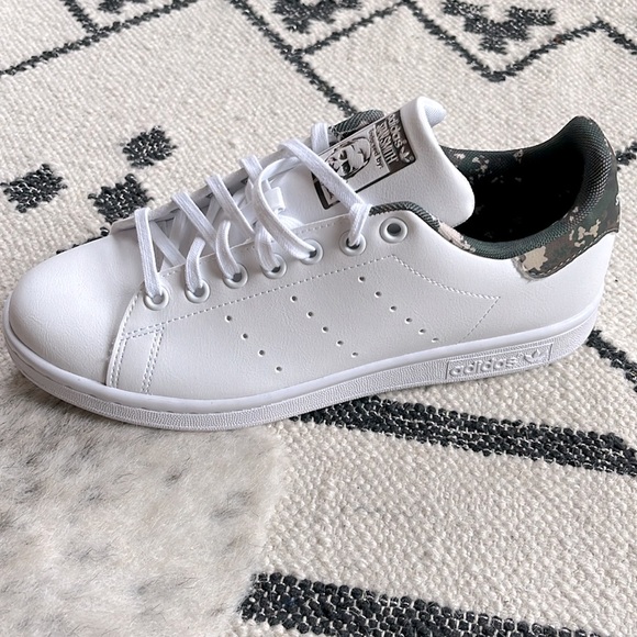 Adidas Stan Smith Kids Classic Trainers In White Camo - 7 US UNISEX - Picture 6 of 10